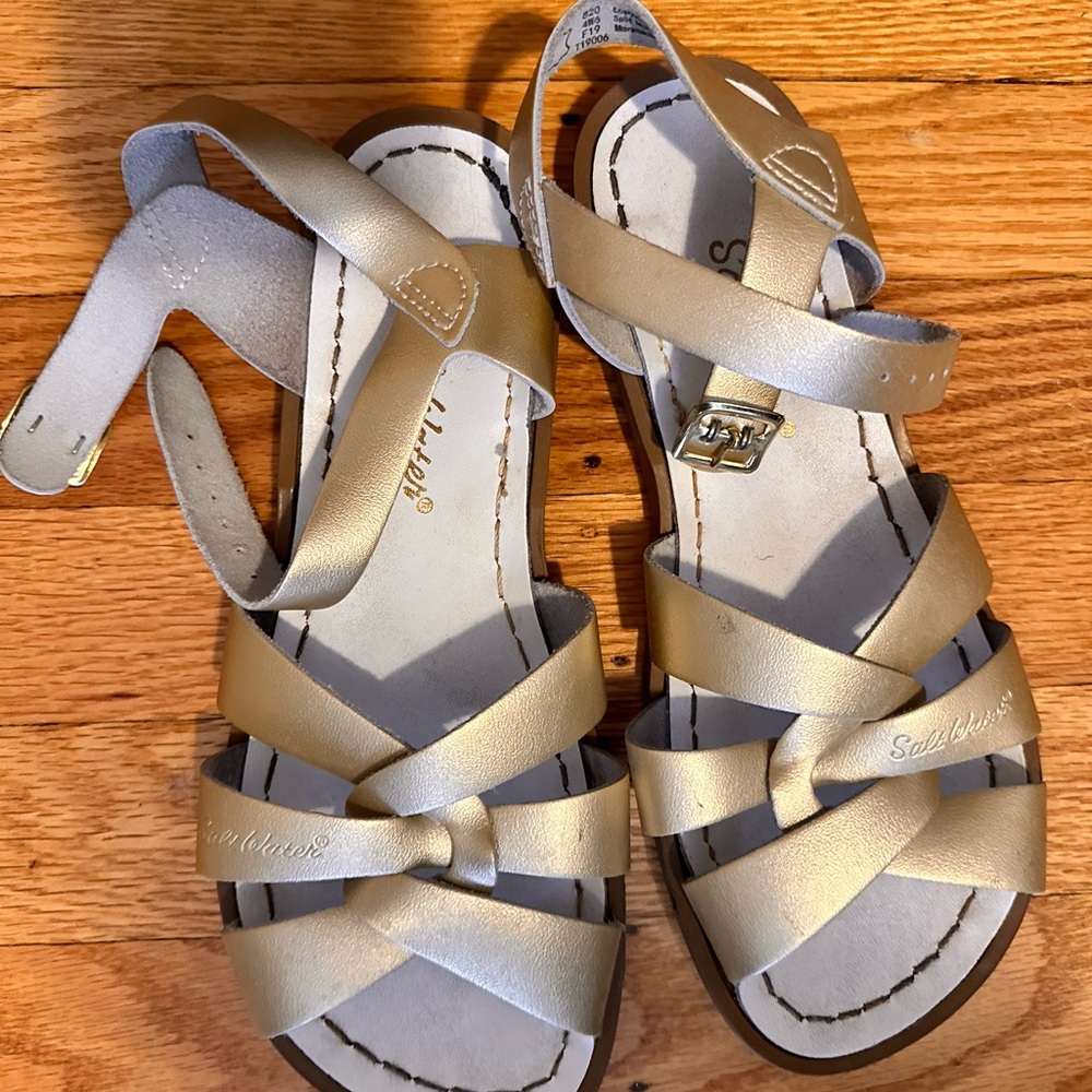 Saltwater Girls Size 4 Sandals Used